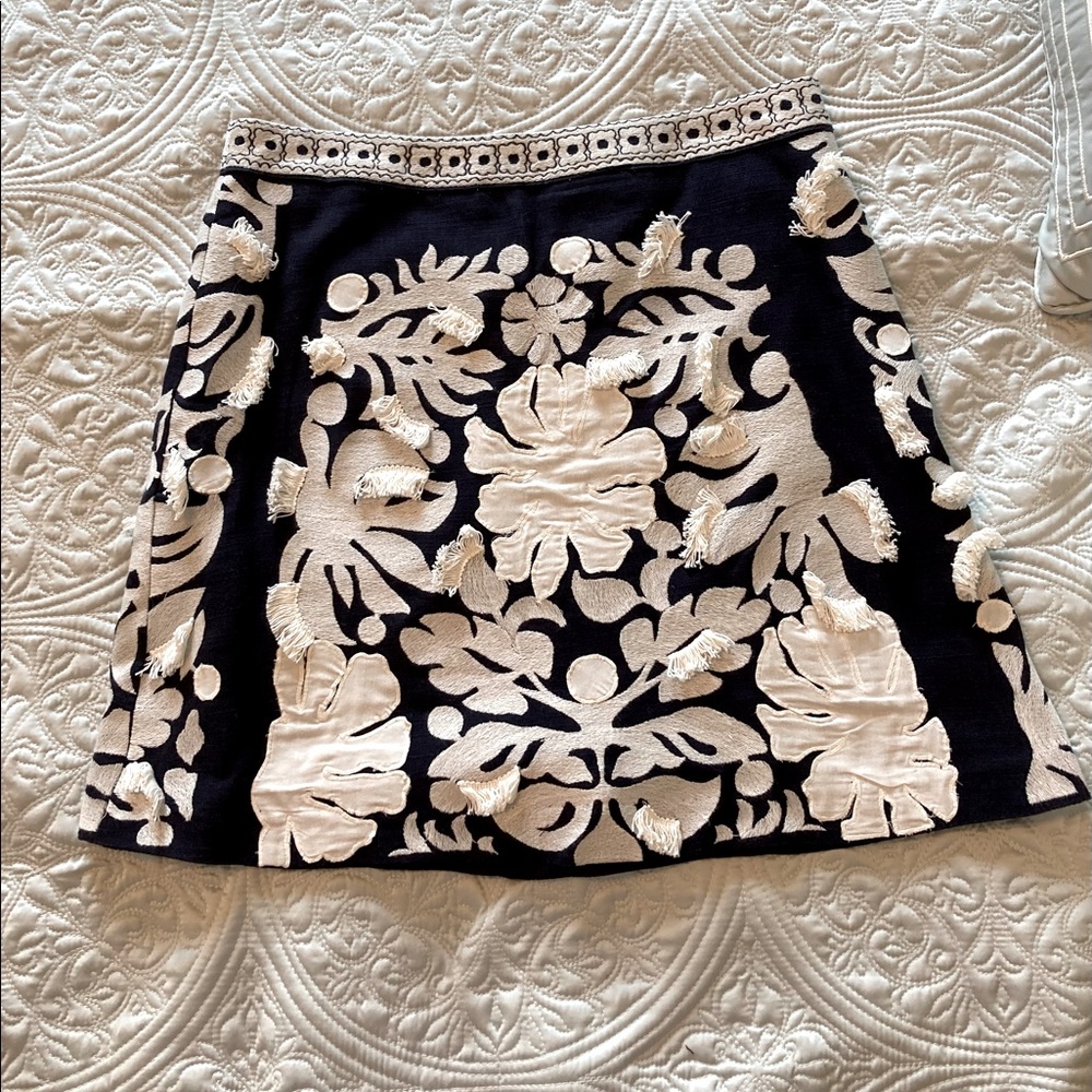 Anthropologie dark navy and white/cream short skirt. Size 12.